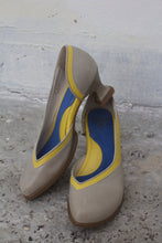 Load image into Gallery viewer, John Fluevog Wearables Arigato 09
